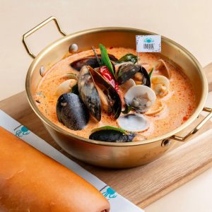 SCRUMPTIOUS CLAMS & MUSSEL STEW